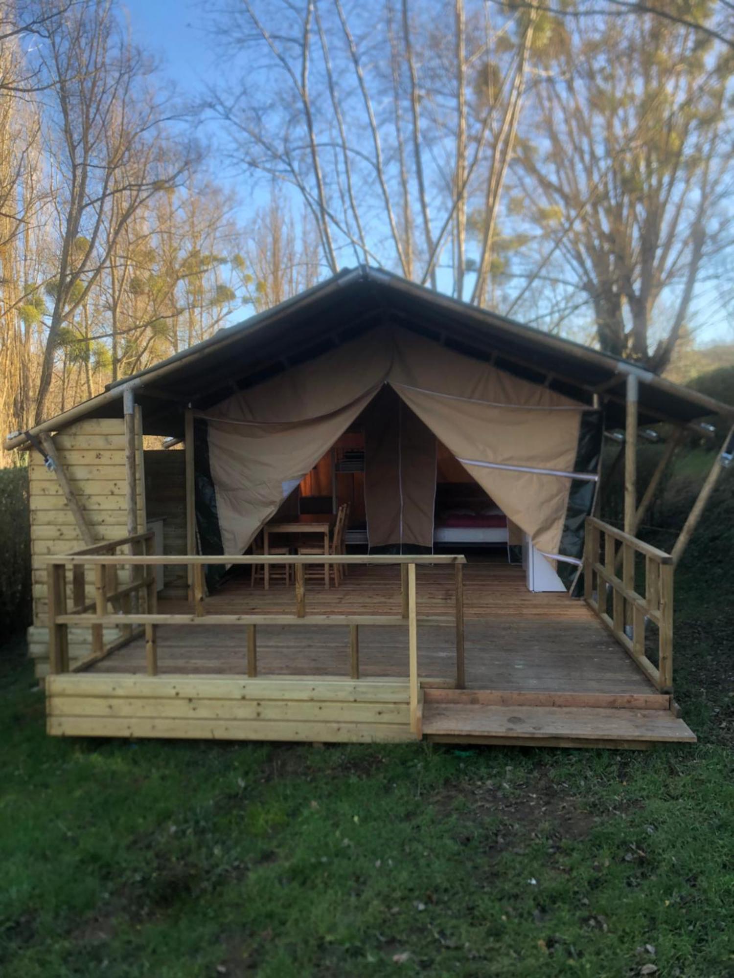 Camping Du Pont De St Gal Saint-Gal-sur-Sioule Luaran gambar